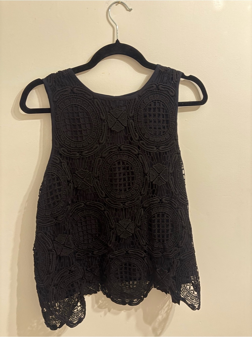 Banana Republic Black Geometric Lace Tank Top Size Medium Like New